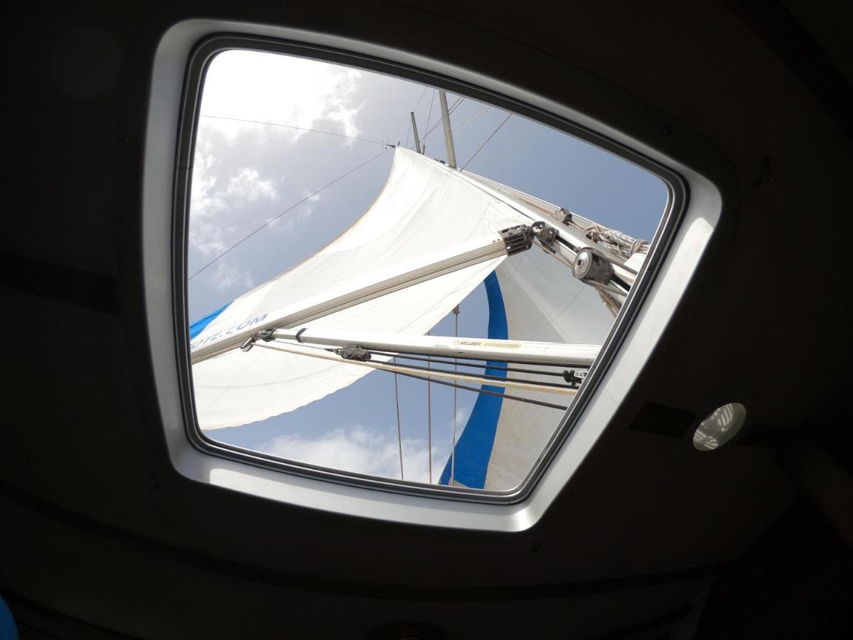 Magnifico Barco En La Graciosa Botel *