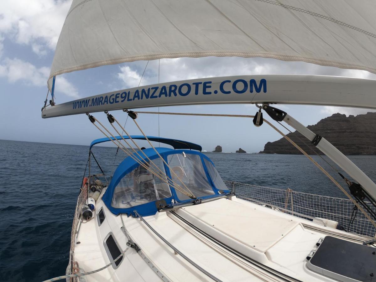 Magnifico Barco En La Graciosa Botel Caleta de Sebo