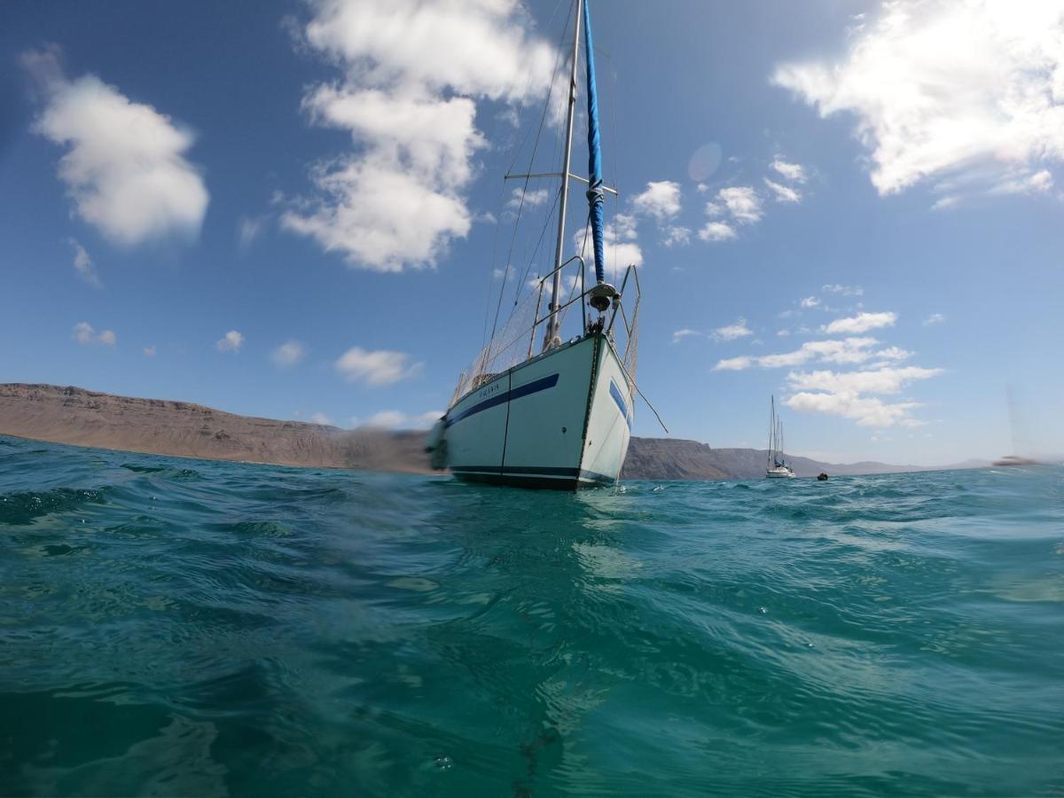 Magnifico Barco En La Graciosa