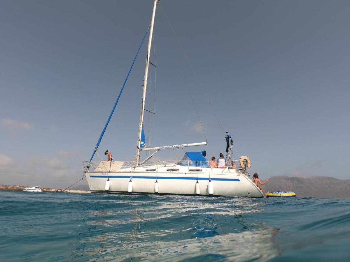 Magnifico Barco En La Graciosa Caleta de Sebo