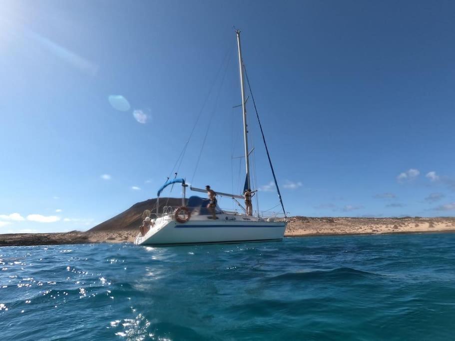 Magnifico Barco En La Graciosa