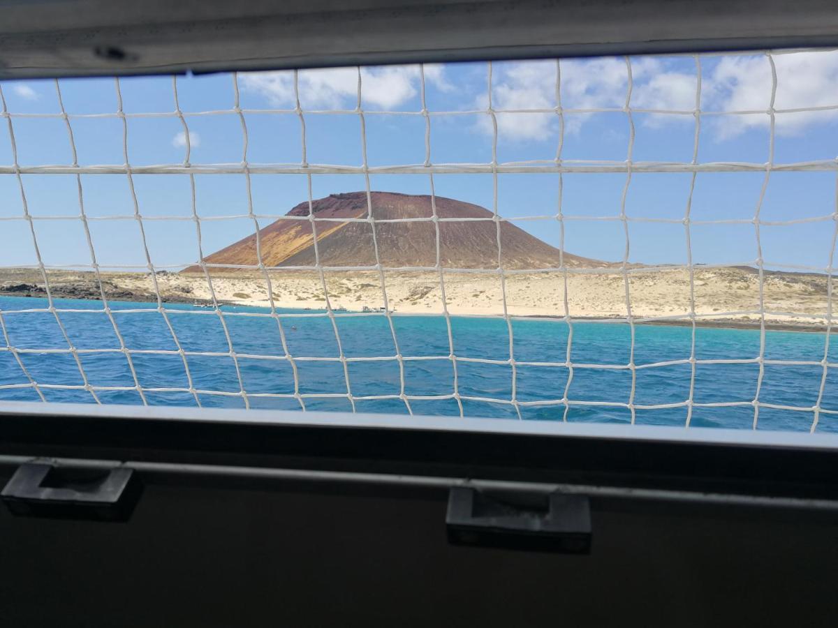 Botel Magnifico Barco En La Graciosa