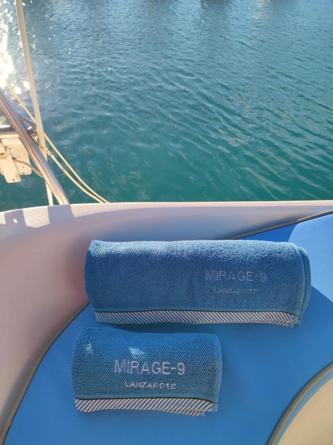 Magnifico Barco En La Graciosa Botel