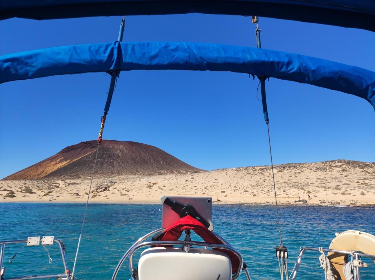 Magnifico Barco En La Graciosa Botel *