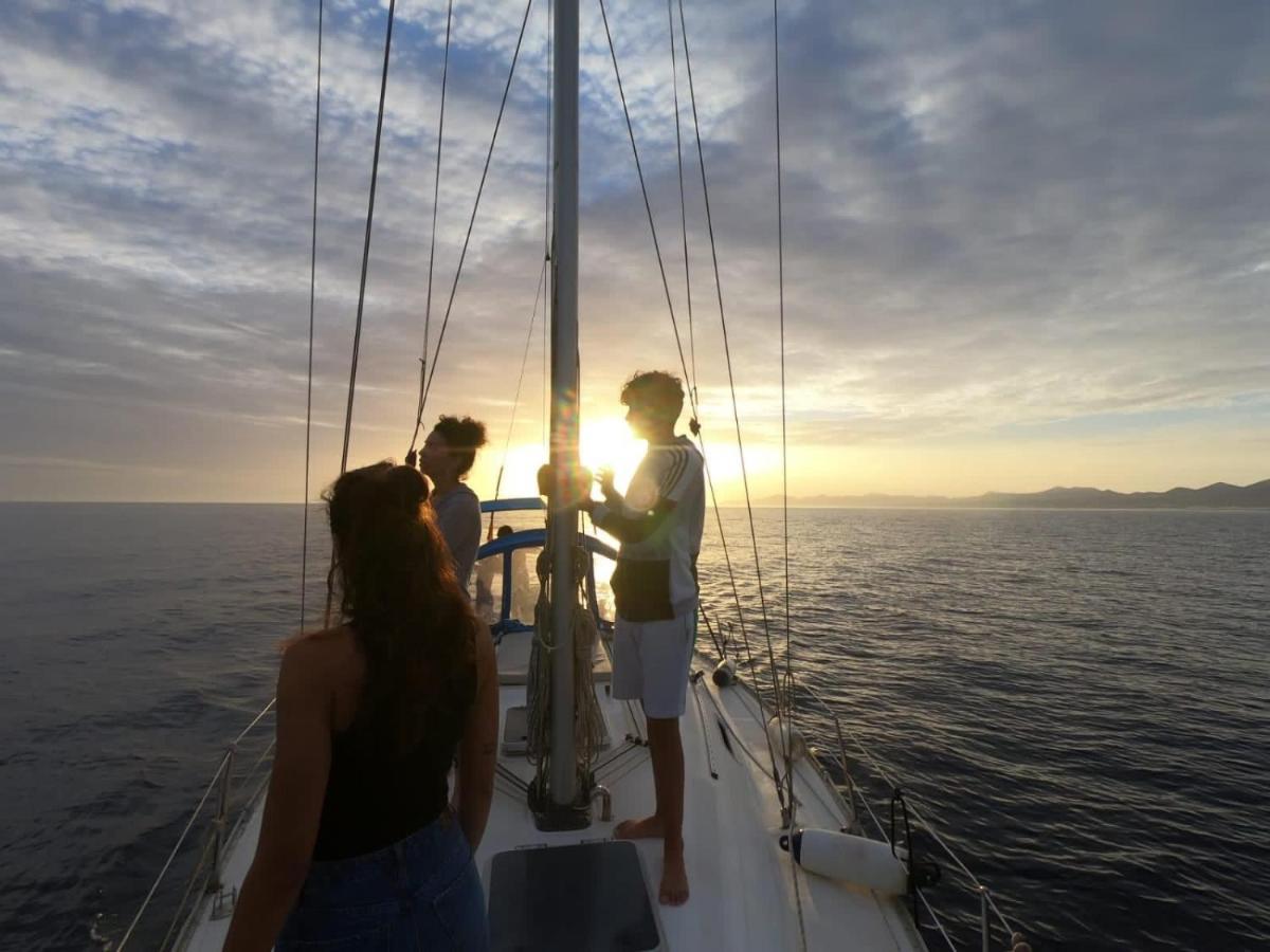 Magnifico Barco En La Graciosa Hotel na wodzie *
