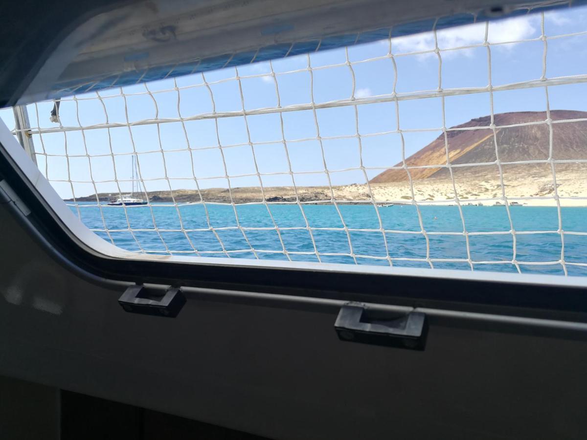 Magnifico Barco En La Graciosa *